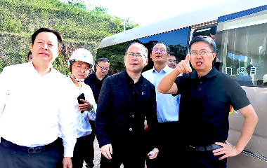 宜賓市南溪區(qū)委書記、南溪經(jīng)開區(qū)黨工委書記劉剛率隊(duì)調(diào)研遠(yuǎn)東宜賓智能產(chǎn)業(yè)園