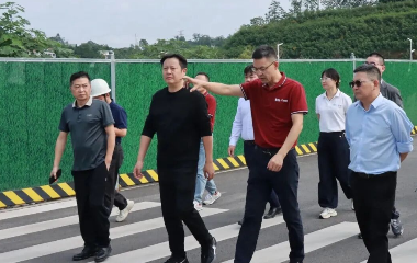 三江新區(qū)（臨港經(jīng)開區(qū)）黨工委委員、南溪經(jīng)開區(qū)管委會主任李勇率隊調(diào)研遠東股份宜賓智能產(chǎn)業(yè)園